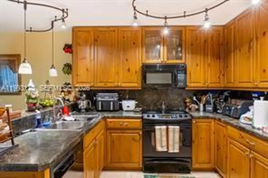 7651 NW 74th Avenue Tamarac FL 33321