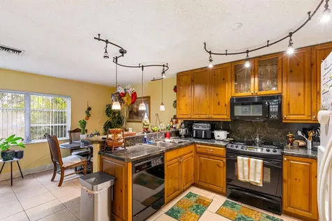 7651 NW 74th Avenue Tamarac FL 33321