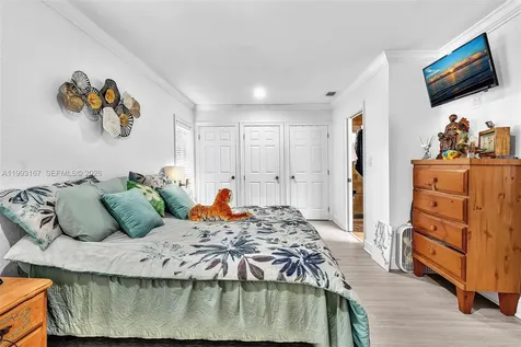 340 W 55th Street Hialeah FL 33012