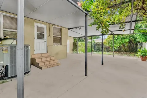 340 W 55th Street Hialeah FL 33012