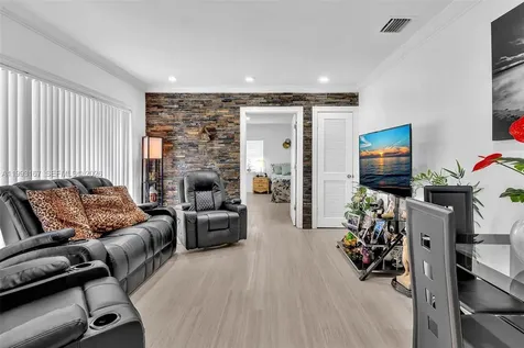 340 W 55th Street Hialeah FL 33012