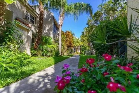 5252 NE 6th Avenue Oakland Park FL 33334