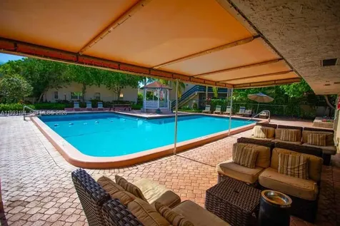 5252 NE 6th Avenue Oakland Park FL 33334