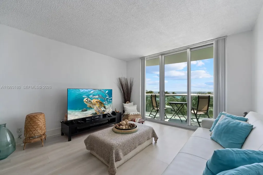 Hollywood FL 33019