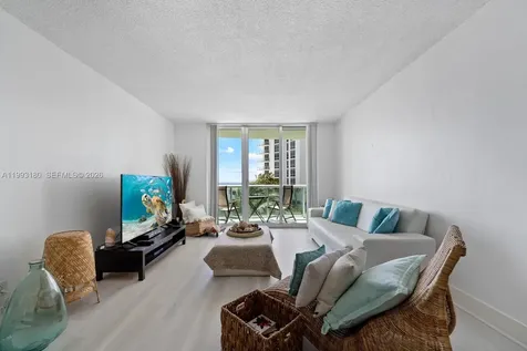 Hollywood FL 33019