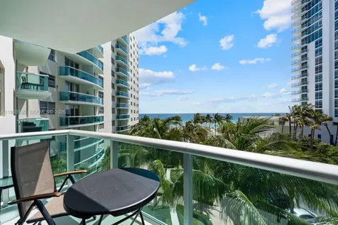 Hollywood FL 33019