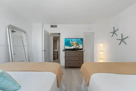 Hollywood FL 33019