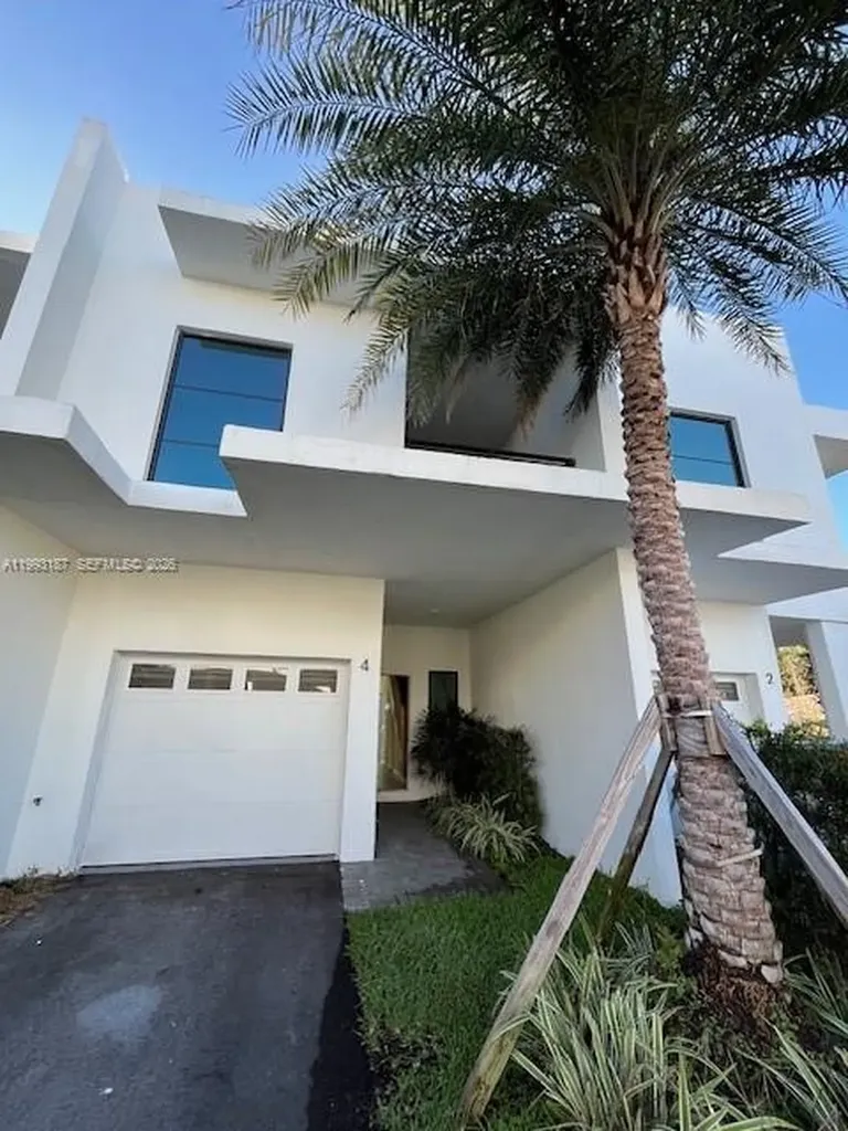 2526 Pierce Street Hollywood FL 33020