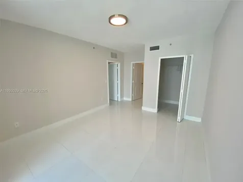 170 SE 14th Street Miami FL 33131