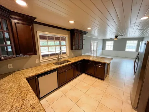 13587 N 77th Place N Unincorporated Palm Beach FL 33412