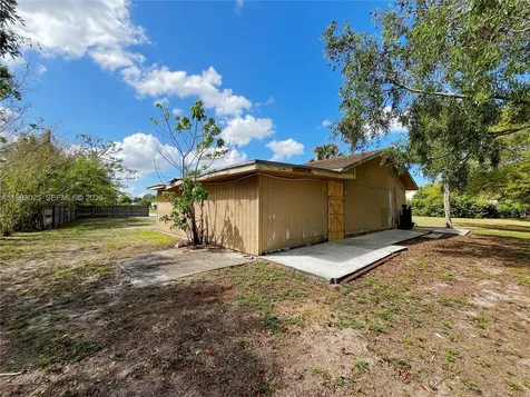 13587 N 77th Place N Unincorporated Palm Beach FL 33412