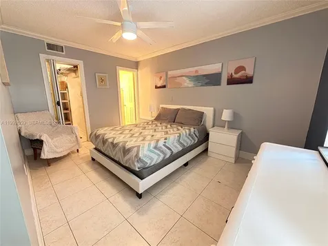 1520 Mckinley Street Hollywood FL 33020