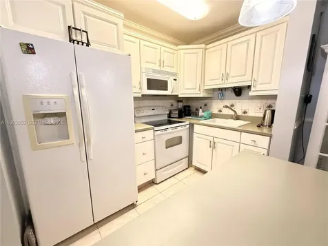 1520 Mckinley Street Hollywood FL 33020