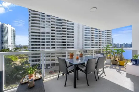 9 Island Avenue Miami Beach FL 33139