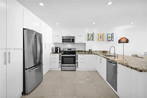 5555 Collins Avenue Miami Beach FL 33140