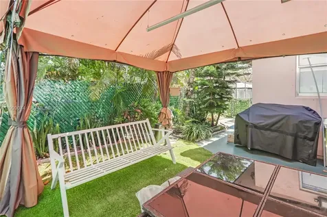 3675 NW 5th Street Miami FL 33125