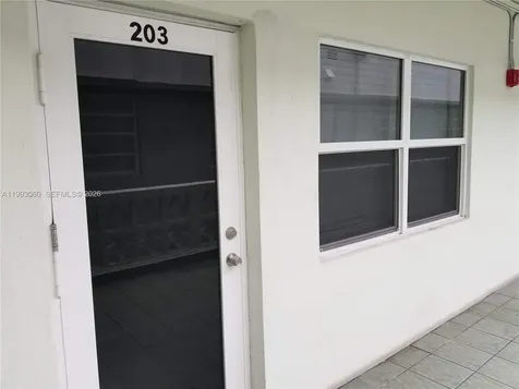 524 Washington Avenue Miami Beach FL 33139