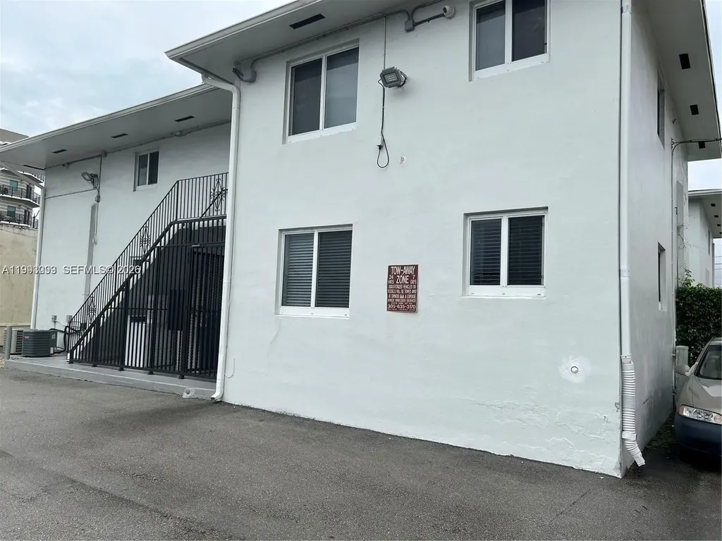 35 SW 21st Avenue Miami FL 33135