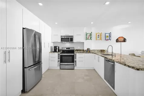 5555 Collins Avenue Miami Beach FL 33140