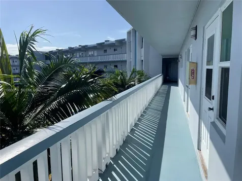 2300 Park Lane Hollywood FL 33021