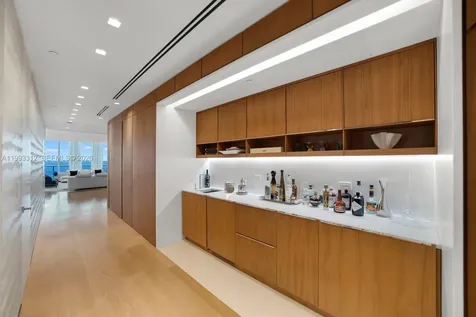 100 S Pointe Drive Miami Beach FL 33139