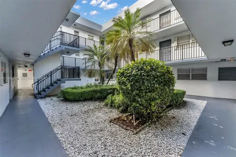 1800 SW 25th Street Miami FL 33133