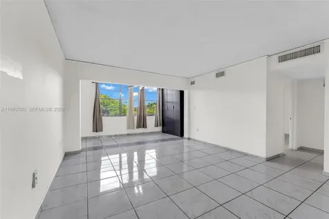 1800 SW 25th Street Miami FL 33133