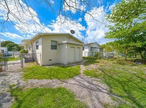 1887 NW 48th Street Miami FL 33142