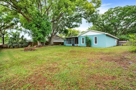 15521 Wetstone Drive Tampa FL 33613