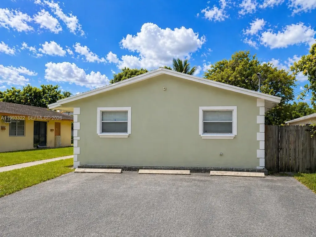 5644 Pierce Street Hollywood FL 33021