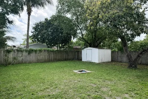 5644 Pierce Street Hollywood FL 33021