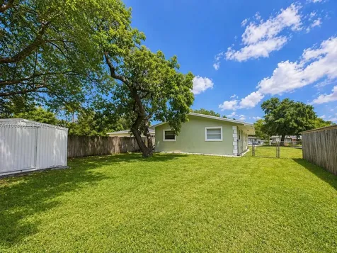 5644 Pierce Street Hollywood FL 33021