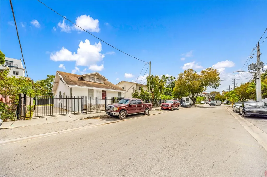 127 SW 7th Avenue Miami FL 33130