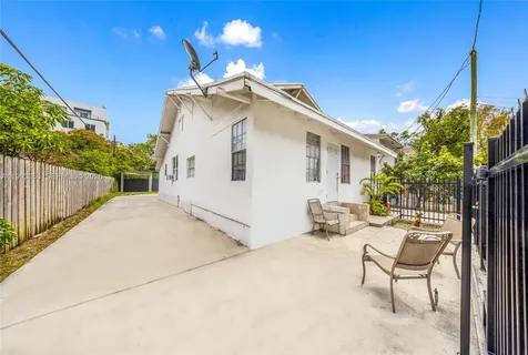 127 SW 7th Avenue Miami FL 33130