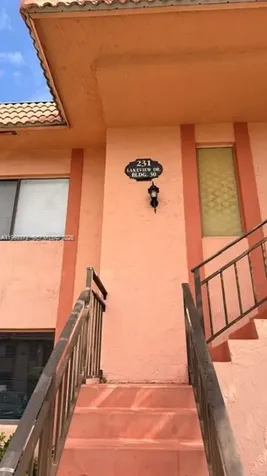 231 Lakeview Drive Weston FL 33326