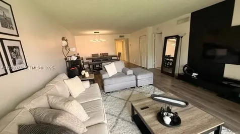 231 Lakeview Drive Weston FL 33326