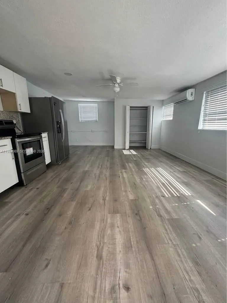 7620 SW 21 Miami FL 33155