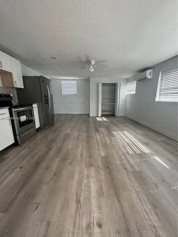 7620 SW 21 Miami FL 33155
