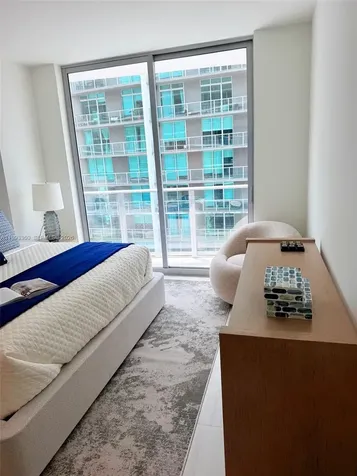 77 SE 5th Street Miami FL 33131