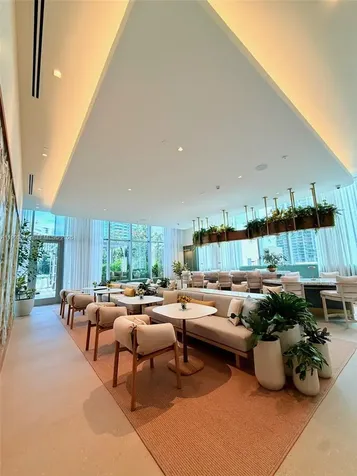 77 SE 5th Street Miami FL 33131