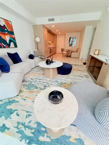 77 SE 5th Street Miami FL 33131