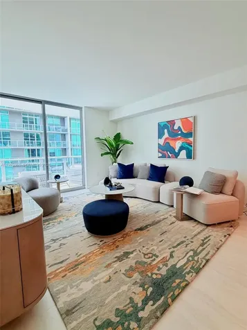 77 SE 5th Street Miami FL 33131
