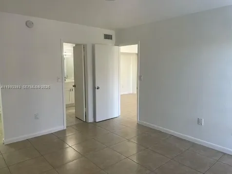 4709 NW 7th Street Miami FL 33126