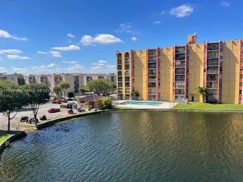 4709 NW 7th Street Miami FL 33126