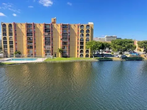 4709 NW 7th Street Miami FL 33126