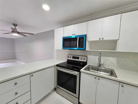 8027 NW 8th Street Miami FL 33126