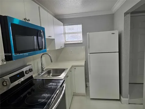 8027 NW 8th Street Miami FL 33126