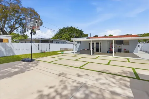 7390 Cleveland Street Hollywood FL 33024
