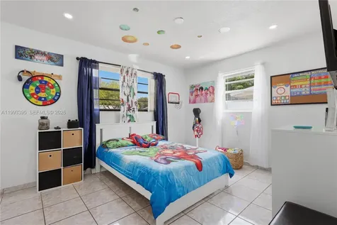 7390 Cleveland Street Hollywood FL 33024