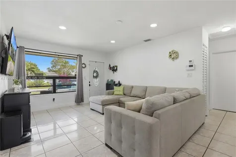 7390 Cleveland Street Hollywood FL 33024